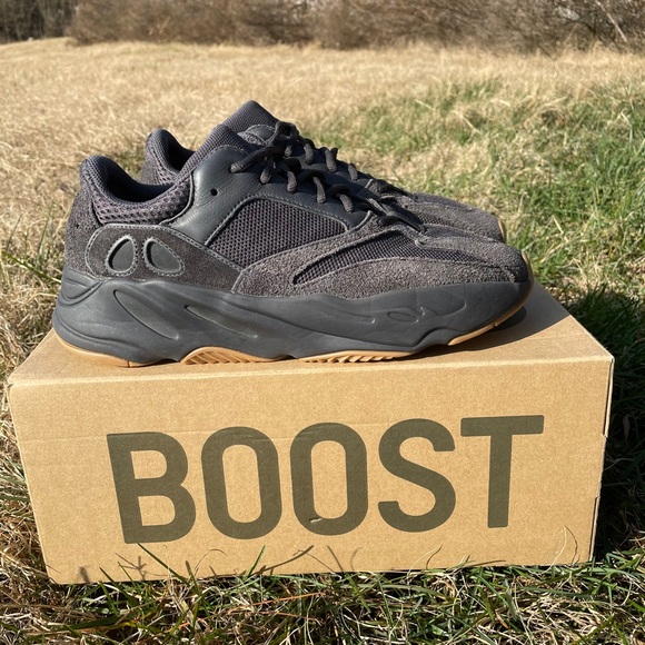 Yeezy 700 utility black main image 4